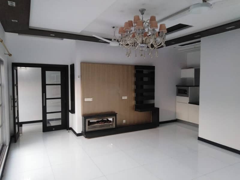 D H A Lahore 1 Kanal Mazher Munir Design House With 100% Original Pics Available For Rent 27