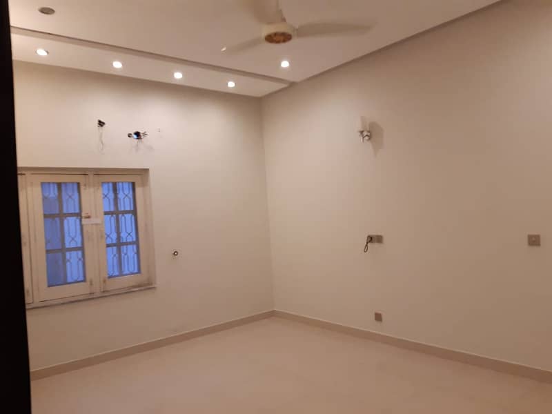 D H A Lahore 1 Kanal Owner Build Design House With 100% Original Pics Available For Rent 8