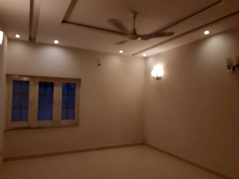 D H A Lahore 1 Kanal Owner Build Design House With 100% Original Pics Available For Rent 14
