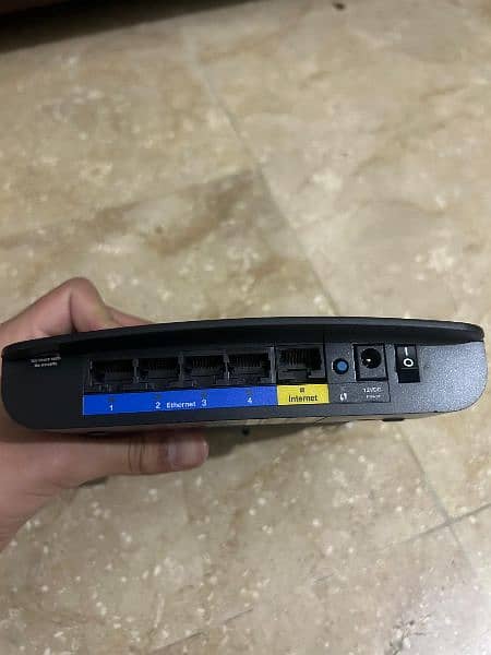 LINKSYS e1200 router 1