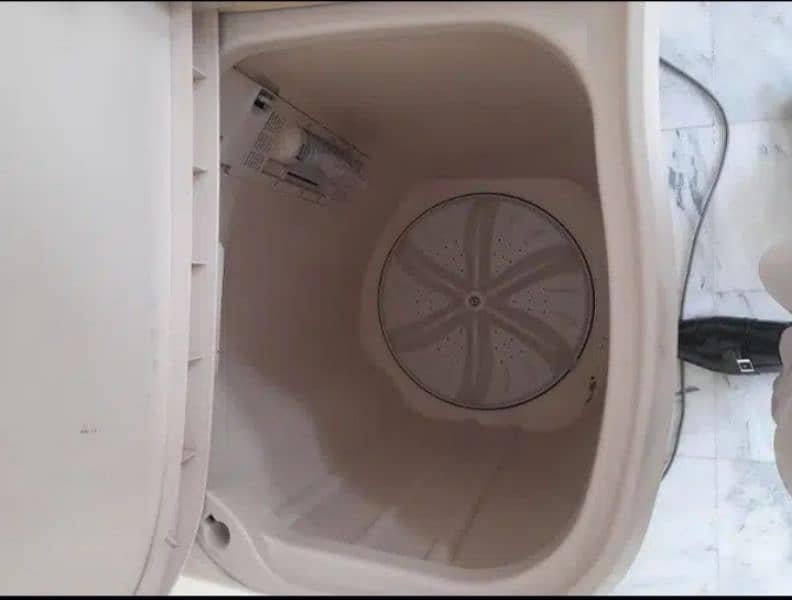 Haier Semi Automatic Washing machine 1