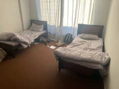 2 single beds only 5 months used without matrices