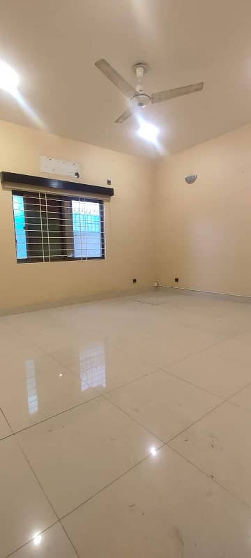 DEFENCE BANGLOW FOR RENT 4