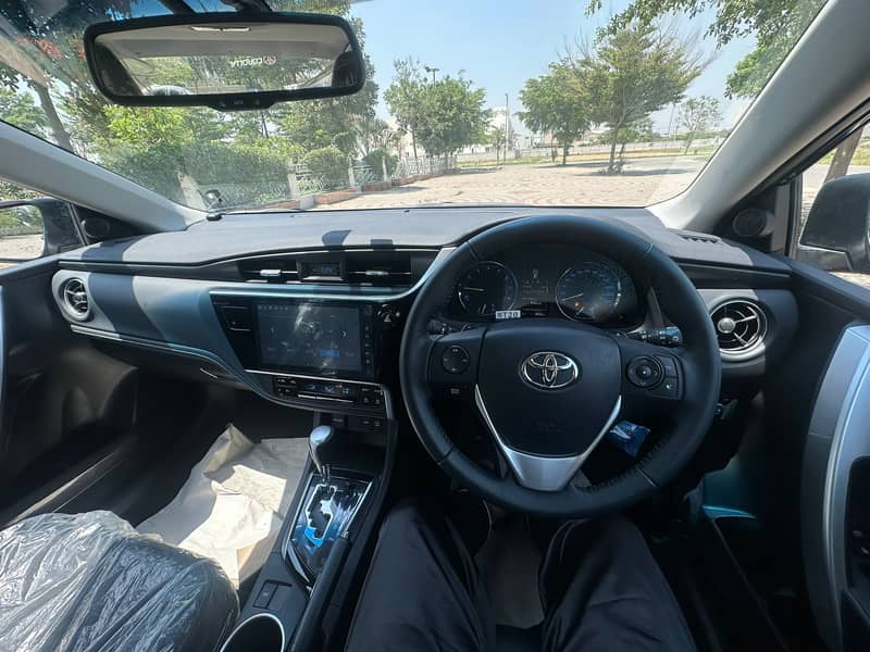 Toyota Corolla Altis Grande X CVT-i 1.8 Black Interior 4