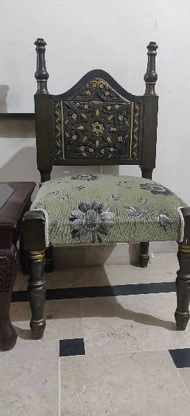 Coffee Table & Chairs
10/10 condition 2