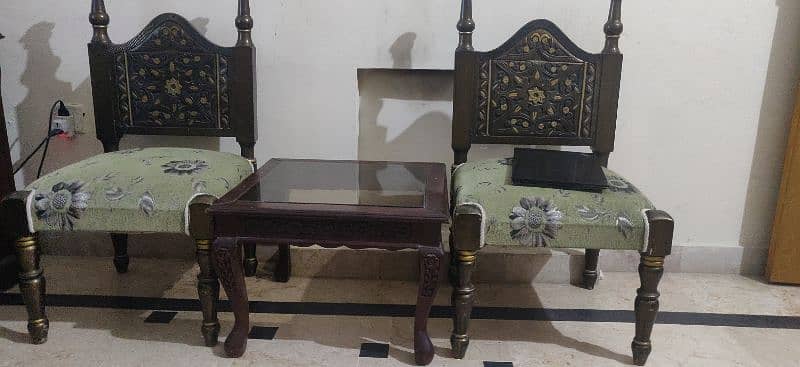 Coffee Table & Chairs
10/10 condition 4