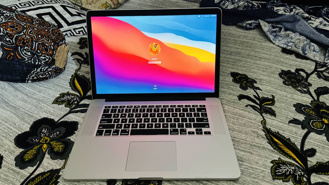 MacBook Pro (retina, 15-inch, late 2013 Core i7) 1