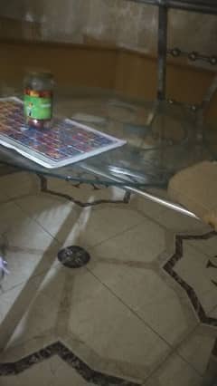 dining table for sale bilkul new condition may Hy
