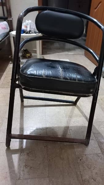 1 CHAIR SALE FOR ALL HOME AND OFICE REALIABLE GOOD CONDITION WORK 1000 2