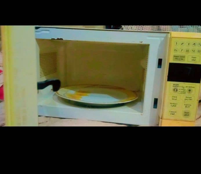 Electric Microwave Oven for sale. . 1