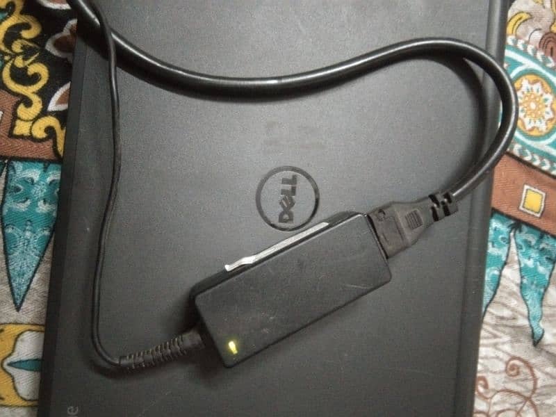 dell mini tuch screen lantop very good conditions 0