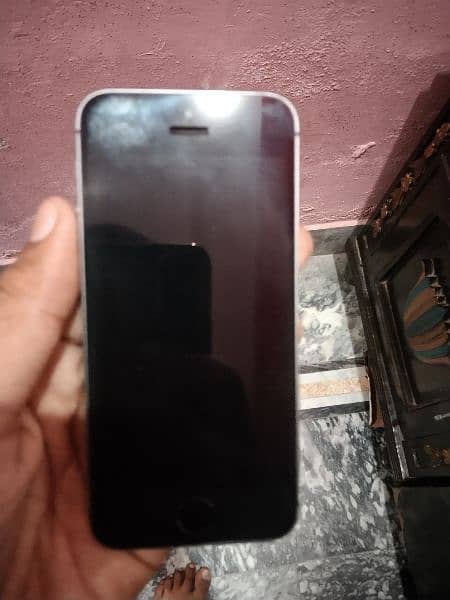 Iphone 5s  non pta jw cheez dakhi ha wahi Mily ga deal deal 7000 0