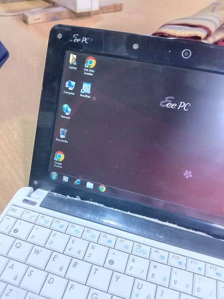 Asus Eee PC. mini laptop 2gb ram. 80 gb rom 0