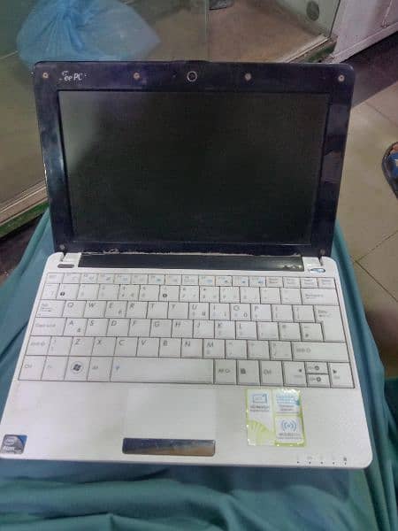 Asus Eee PC. mini laptop 2gb ram. 80 gb rom 2