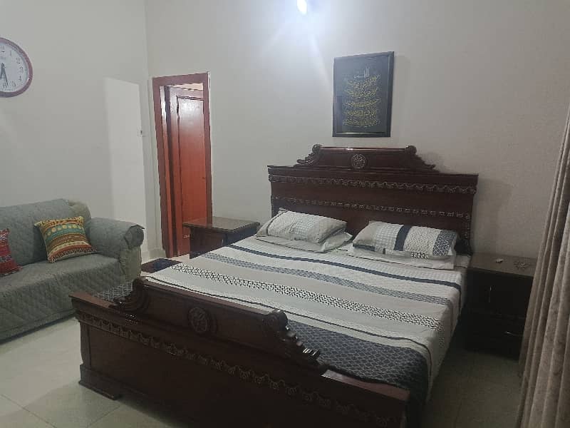 PGECHS SOCIETY A1 MODEL TOWN LINK ROAD
15 MARLA CORNER SINGLE STORY LAWISH HOUSE FOR SALE
2 BED ROOMS WITH ATTACHED BATH
HAVING LARGE DRAWING WITH ATTACHED BATH,LAUNGE
TOTALY TILED ,WOOD WORK 4