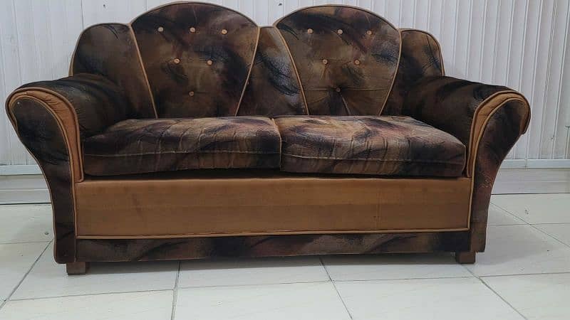 Gently used 6-seater sofa set in excellent condition! 2