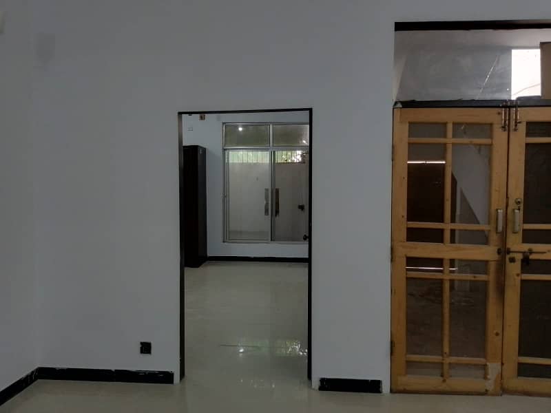 2 BED LOUNGE GROUND FLOOR PORTION FOR RENT 16