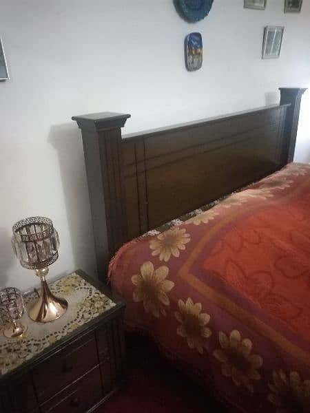 bed with 2 side drawers n dressing table without mattress 2