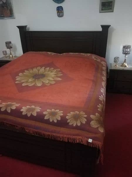 bed with 2 side drawers n dressing table without mattress 7