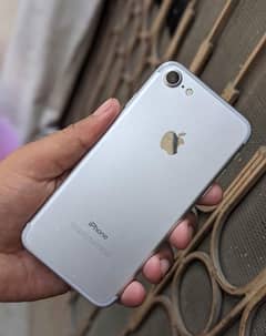 iPhone 7 32 gb health 79% condition 10/10 serious  watsp03335326457