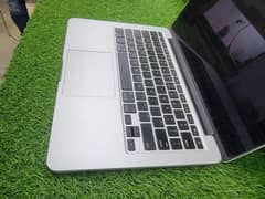Apple MacBook i5