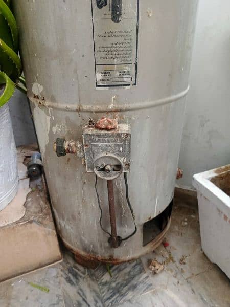 national company geyser, 5 years used only in winters 1