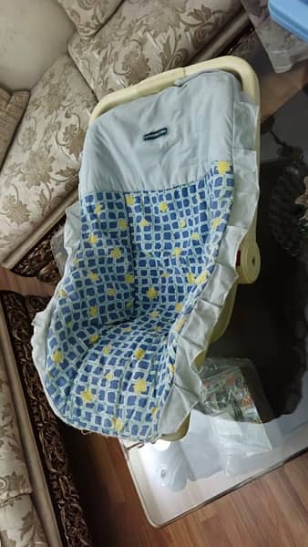 car seat, baby carrier and bath tub / baby accessories /baby essential 3