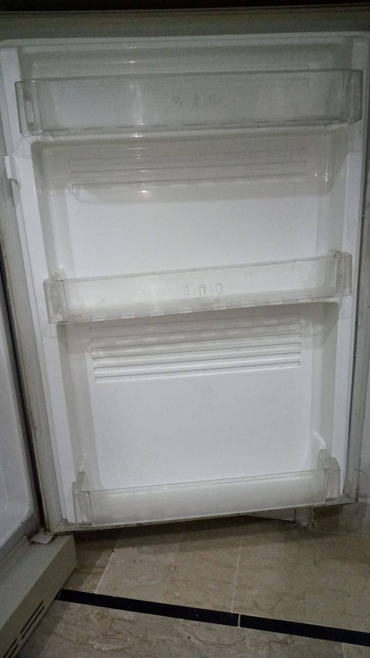 Dawlance refrigerator (arctic) urgent sale 2