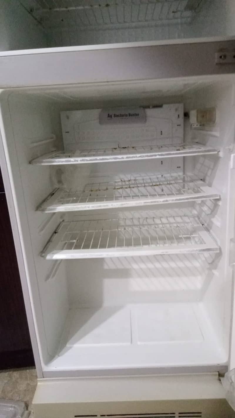 Dawlance refrigerator (arctic) urgent sale 4