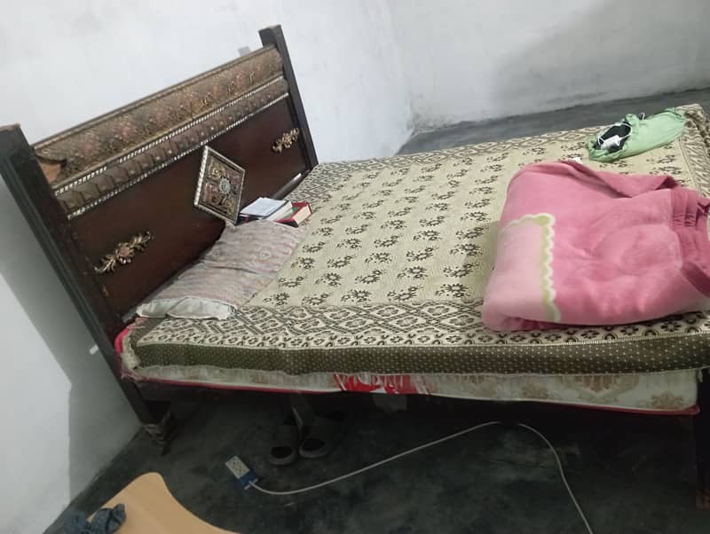 Double bed king size reasonable price in good condition 0