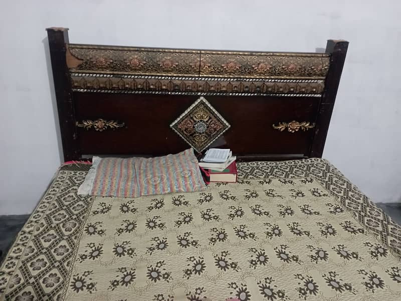 Double bed king size reasonable price in good condition 1