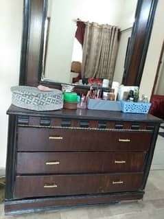 bed & dressing table 0