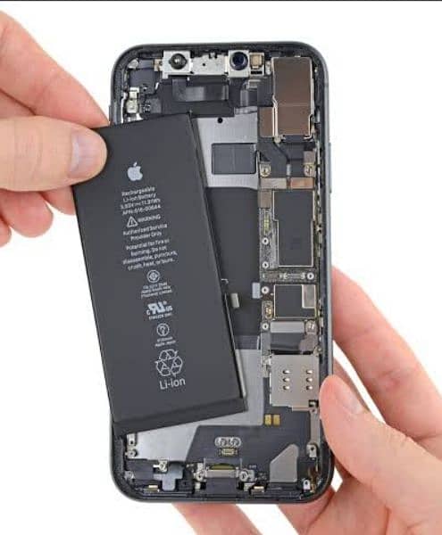 IPHONE ALL MODELS ORIGINAL BATTERIES AVAILABLE. 1