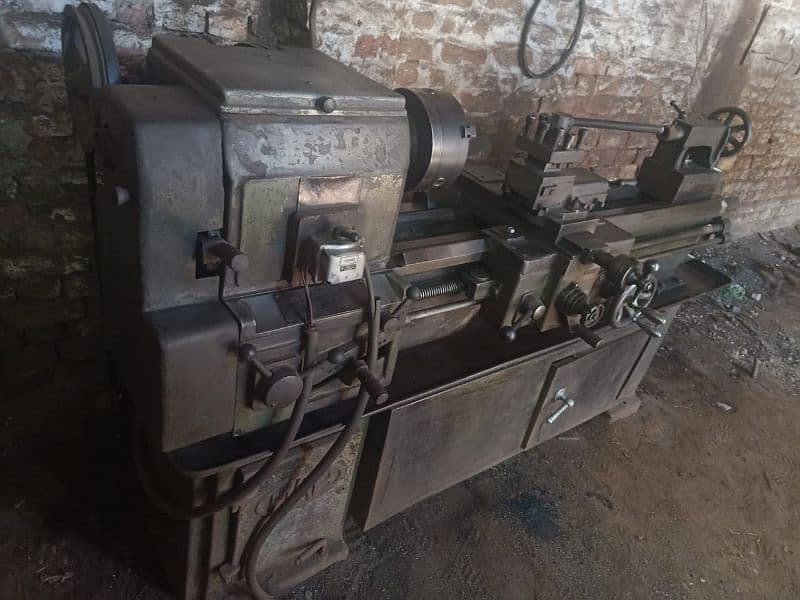 urgent sale lathe machine condition aap ky samney 3