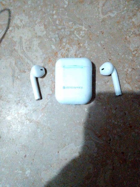 used Earbuds 0