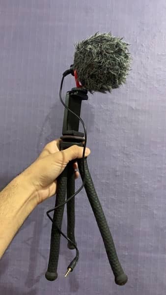 Boya MMI Professional Vlogging Mic with Stand 7