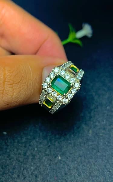 very Beautiful Natural Emerald in 925 pure silver Ring 0