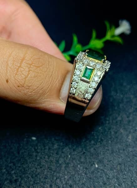 very Beautiful Natural Emerald in 925 pure silver Ring 1