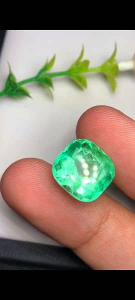 Magnificent Natural Colombian Emerald big size gem available 0