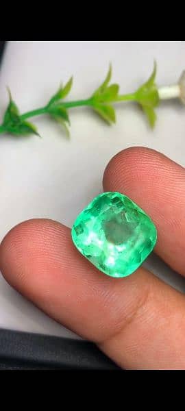 Magnificent Natural Colombian Emerald big size gem available 2