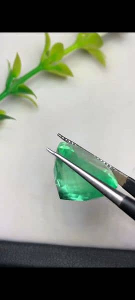 Magnificent Natural Colombian Emerald big size gem available 6