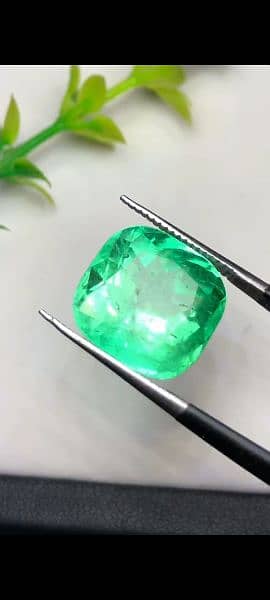 Magnificent Natural Colombian Emerald big size gem available 7