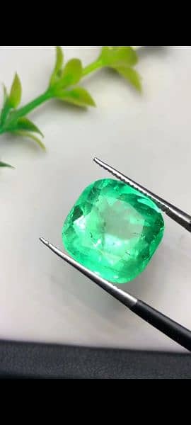 Magnificent Natural Colombian Emerald big size gem available 12