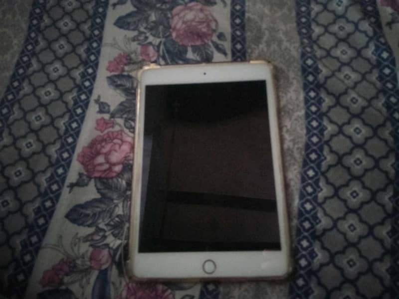 Ipad mini 5 For sale condition like brand new full Box charger. . . 0