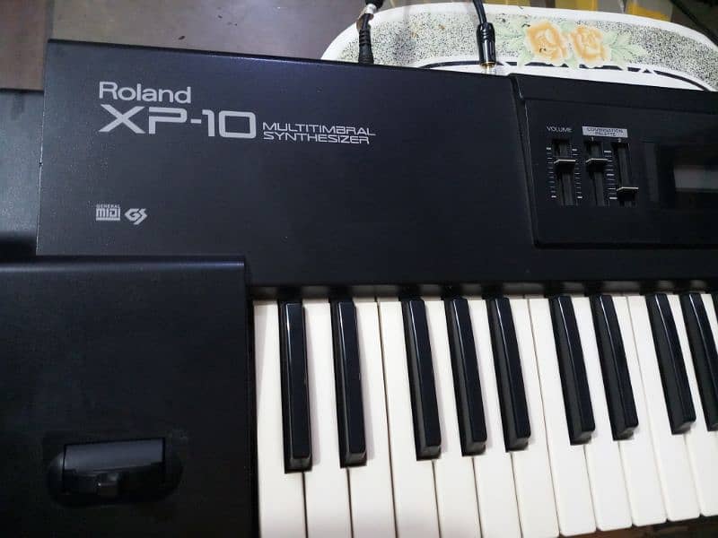 Roland XP 10 0