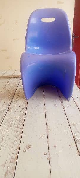 kids chair in good condition 2