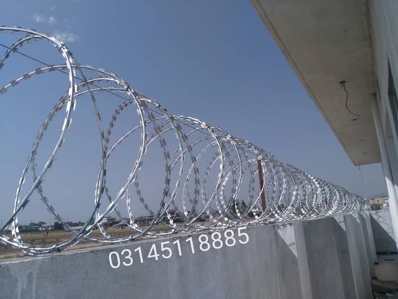 Home Security Chainlink Fence Razor Wire concertina Barbed wire 12