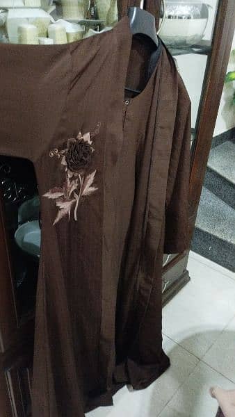 4 abayas in 5000 only 3