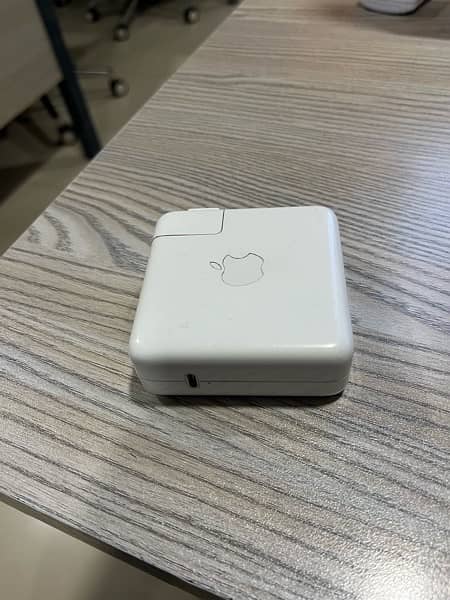 apple 61 watt type C charger orignal 3