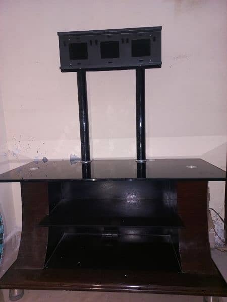 Lcd stand with space without lcd rad in excellent condition 0